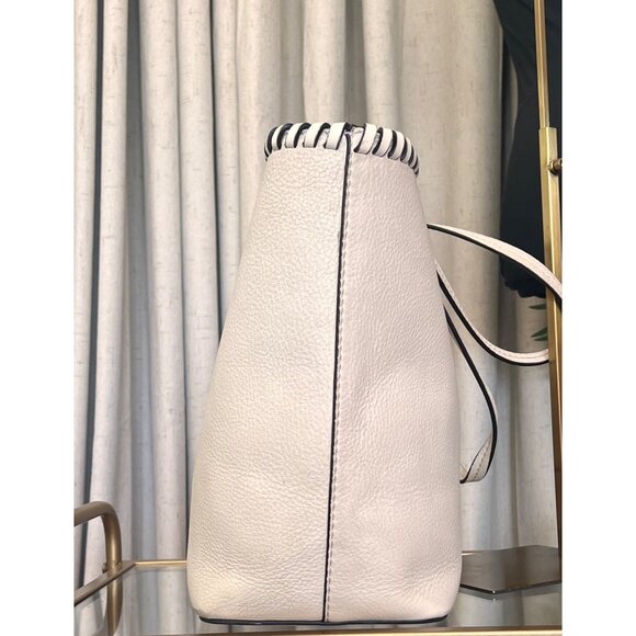 Authentic Tory Burch Winter White Leather Mcgraw Shoulder Bag - Picture 4 of 10